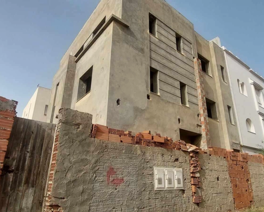 Vente de maison inachevée à la cité el wafa elmrezga