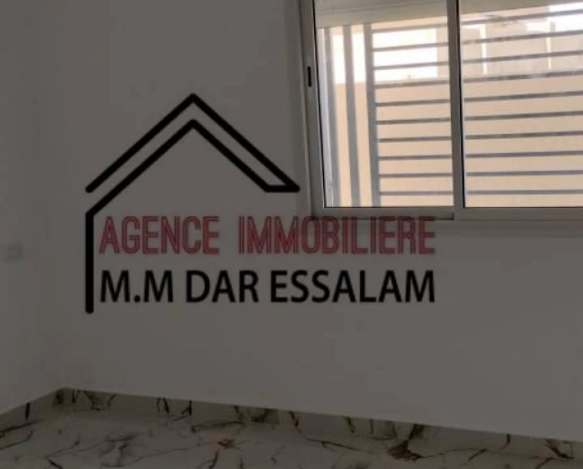 Maison indépendante première main près de la plage sableuse