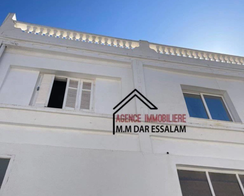 Maison avec deux garages à kélibia