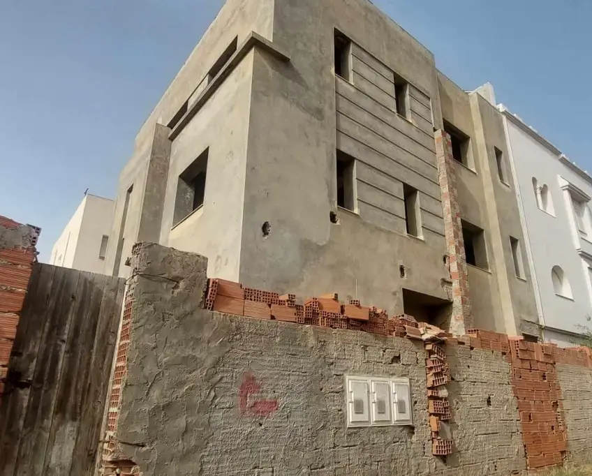 Vente de maison inachevée à la cité el wafa elmrezga