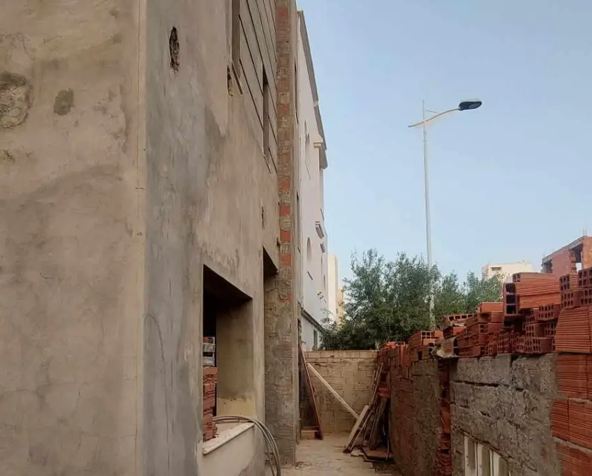 Vente de maison inachevée à la cité el wafa elmrezga