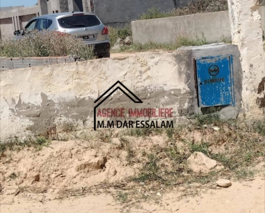 Un lot de terrain près de la plage à vendre