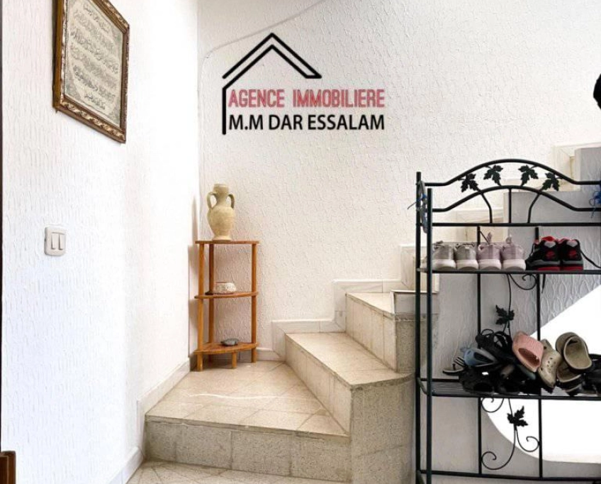 Maison avec deux garages à kélibia