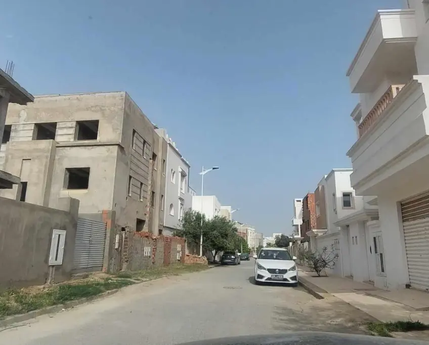 Vente de maison inachevée à la cité el wafa elmrezga