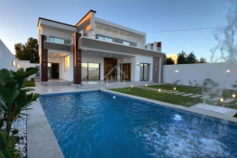 Villa s+4 toute neuve avec piscine à vendre à hammamet sud 51355351