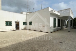 Maison arabe s+3 avec patio et jardin à vendre à nabeul