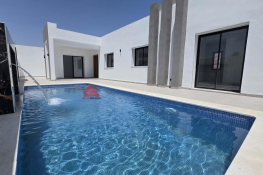 Villa titrée à djerba tezdaine za - réf v718