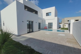 Villa avec piscine à mezraya djerba za - réf v620