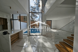 Villa s+4 avec piscine à la soukra mvl1628