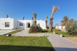 Grande maison sur mezraya djerba za - réf v693