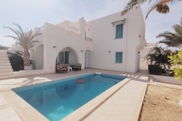 Villa avec piscine - titrée à djerba midoun zu - réf v688