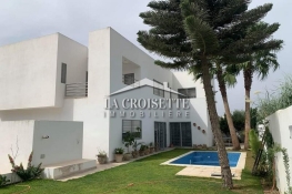 Villa s+5 avec piscine à la soukra mvv0352