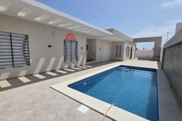 Villa de plain-pied avec piscine à houmt souk djerba za - réf v705