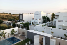 Villa s+5 toute neuve avec piscine à vendre à hammamet sud 51355351