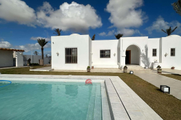 Grande maison sur mezraya djerba za - réf v693