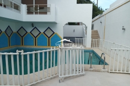 Villa s+4 avec piscine à la marsa zvl1599