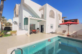 Villa avec piscine à la zone touristique midoun djerba