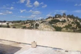 Une maison avec garage et jardin à birbouregba à vendre 51355351