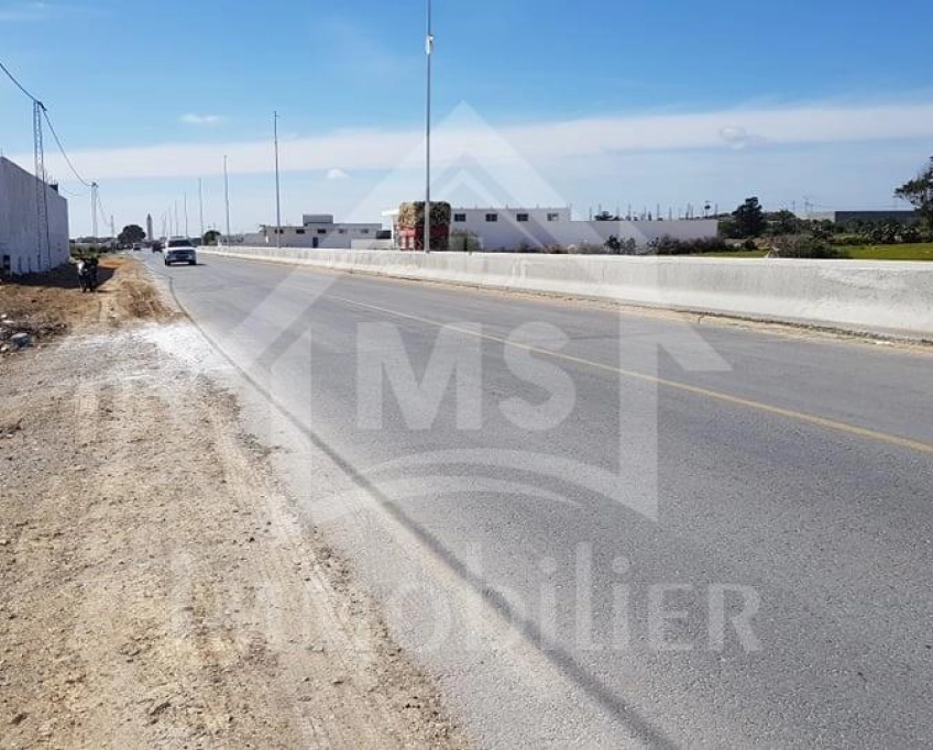 Terrain pieds dans l'eau avec 2 garages à korba à vendre 51355351