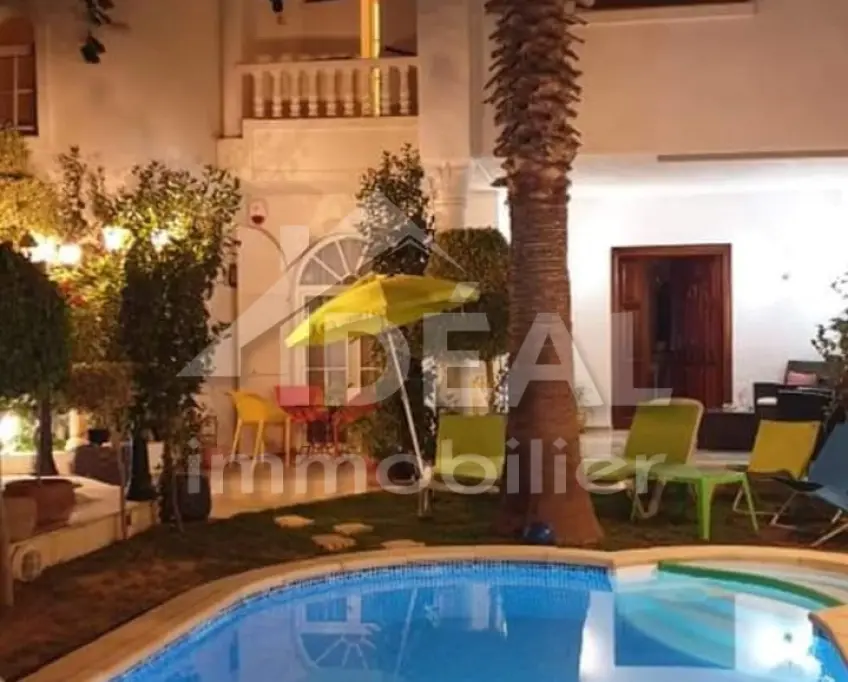 Av villa avec piscine à la soukra