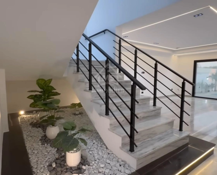 Villa s+4 toute neuve avec piscine à vendre à hammamet sud 51355351