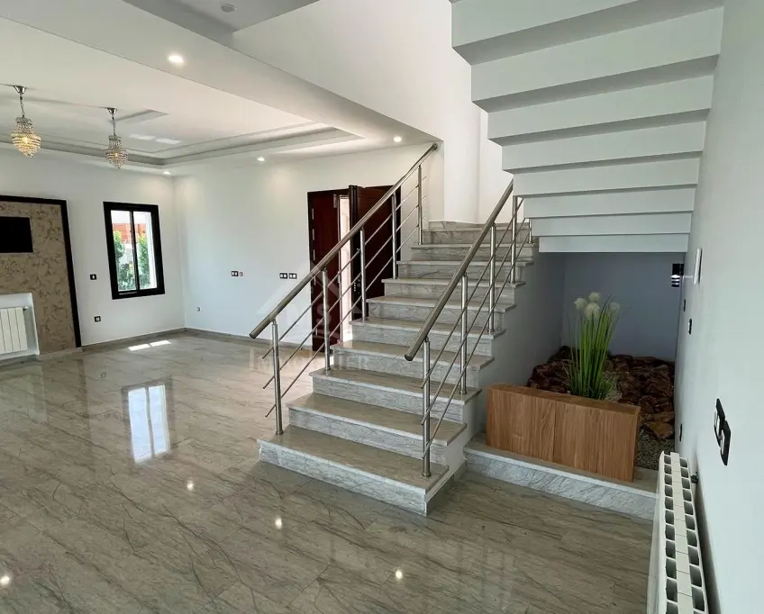 Villa s+4 toute neuve avec jardin et piscine à hammamet sud 51355351