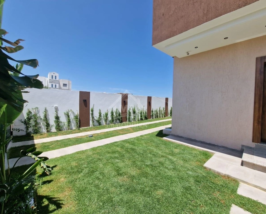 Un duplex s+5 avec piscine à hammamet sud à vendre 51355351