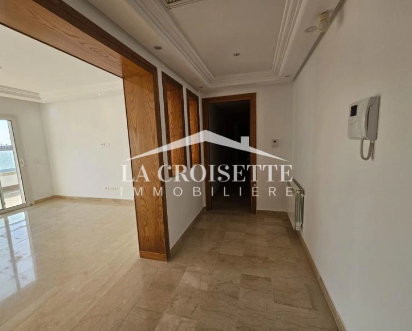 Penthouse s4 avec piscine et terrasse aux jardins de carthage mal4154