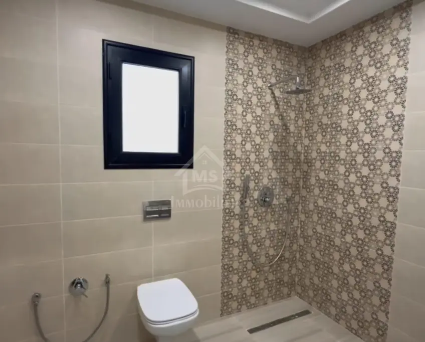 Villa s+4 toute neuve avec piscine à vendre à hammamet sud 51355351