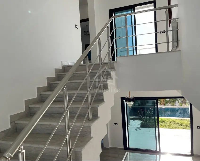 Villa s+4 toute neuve avec jardin et piscine à hammamet sud 51355351