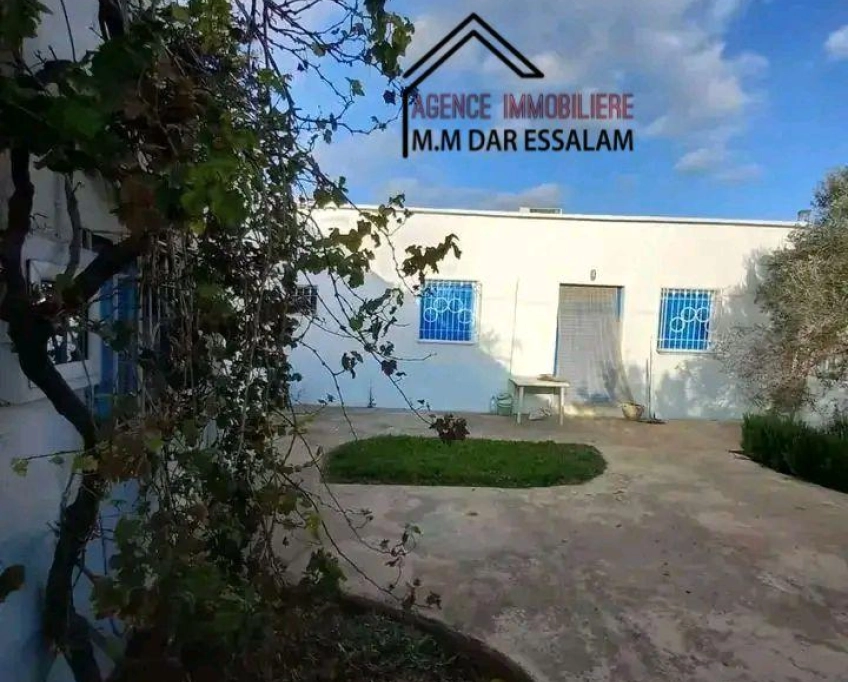 Maison avec piscine et un studio à vendre