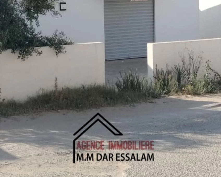 Maison indépendante avec deux garages près de toutes commodités