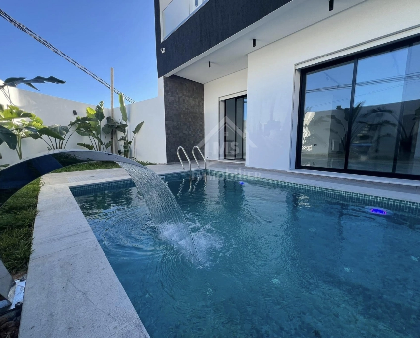 Un triplex avec piscine à hammamet nord à vendre 51355351