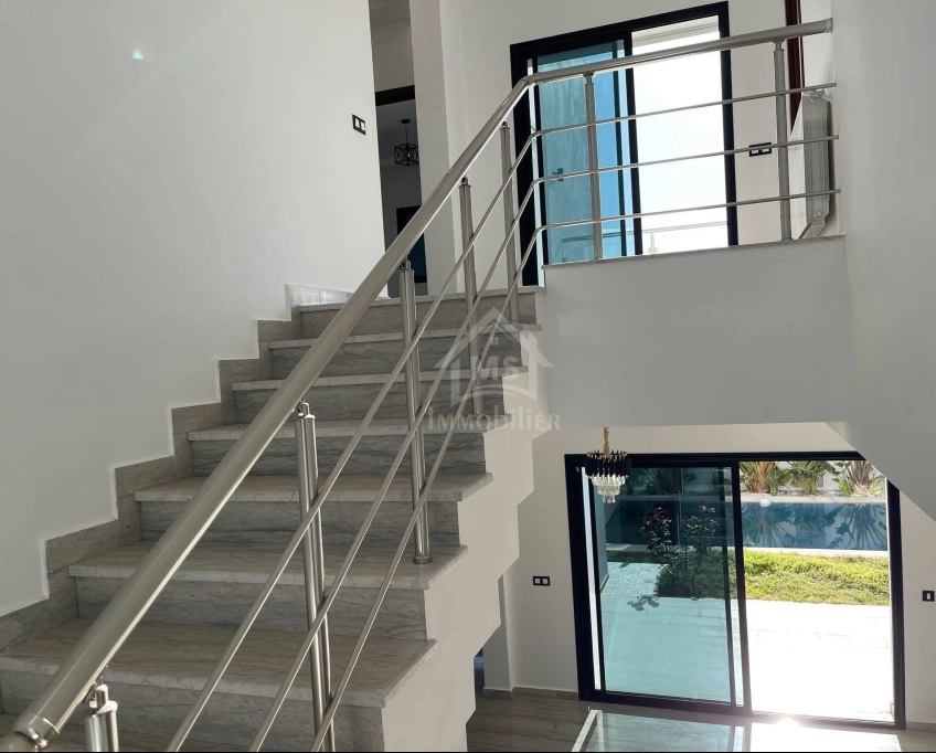 Villa s+4 toute neuve avec jardin et piscine à hammamet sud 51355351