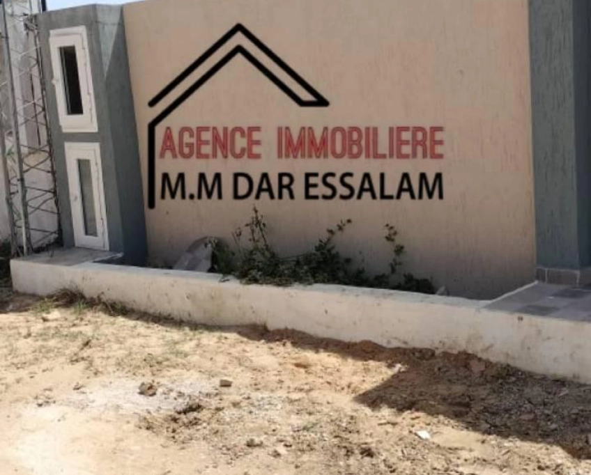 Maison indépendante première main près de la plage sableuse