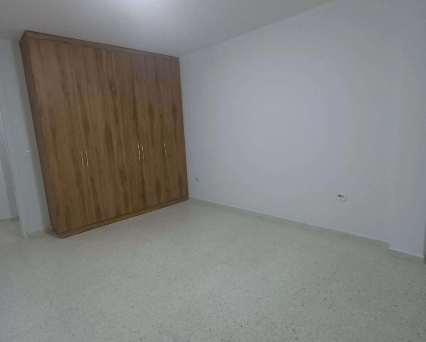 A louer etage de villa ennaser