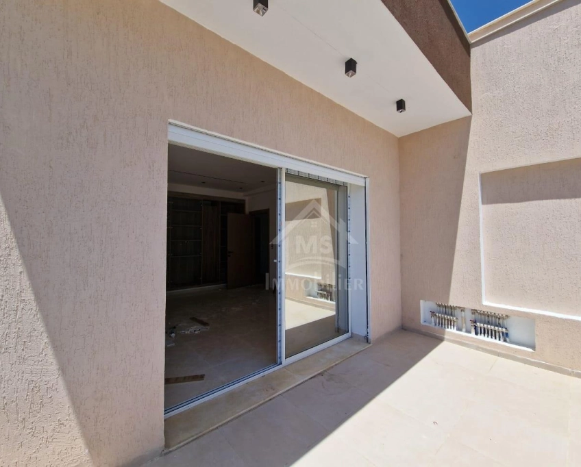 Un duplex s+5 avec piscine à hammamet sud à vendre 51355351