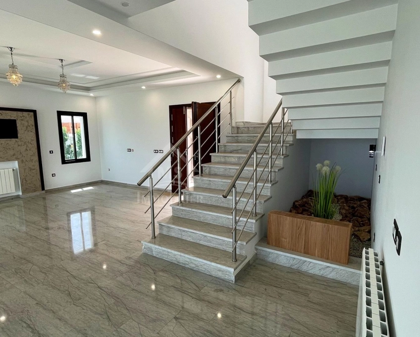 Villa s+4 toute neuve avec jardin et piscine à hammamet sud 51355351