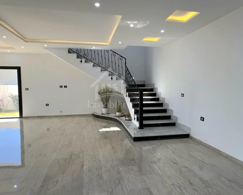 Villa s+4 toute neuve avec grand jardin à vendre à hammamet sud 51355351