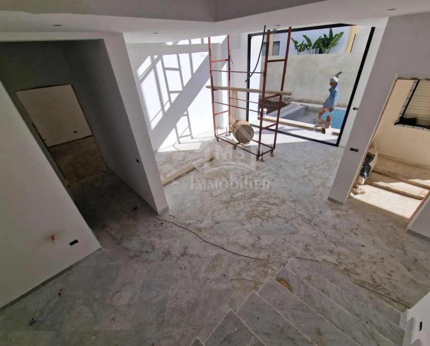 Villa s+4 avec jardin et piscine à vendre à yamine hammamet 51355351