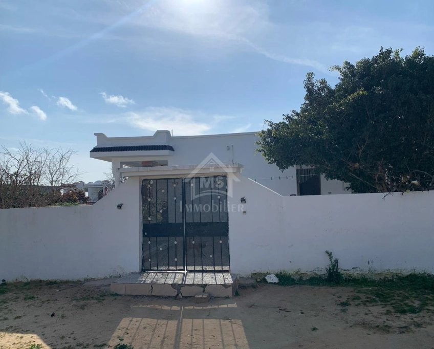 Spacieuse maison s+2 avec jardin à hammamet sud à vendre