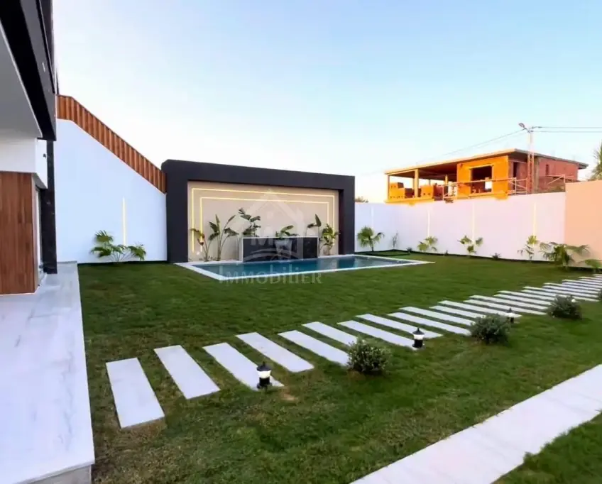 Villa toute neuve s+5 avec piscine à vendre à hammamet sud 51355351