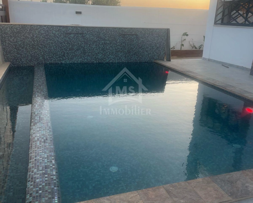 A vendre à manaret hammamet, villa s+5 avec piscine 51355351