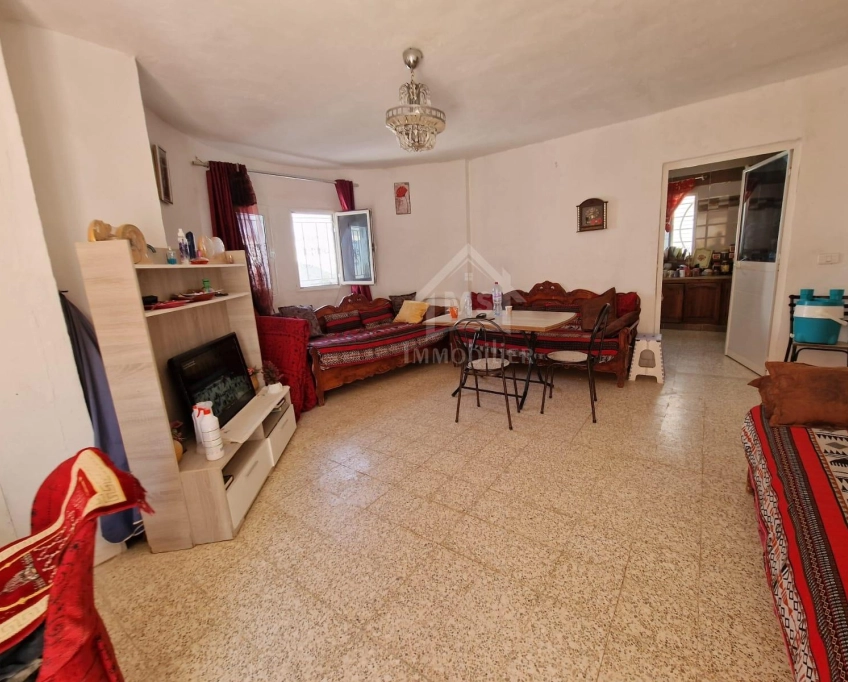 Maison s+2 avec garage et jardin à hammamet sud à vendre