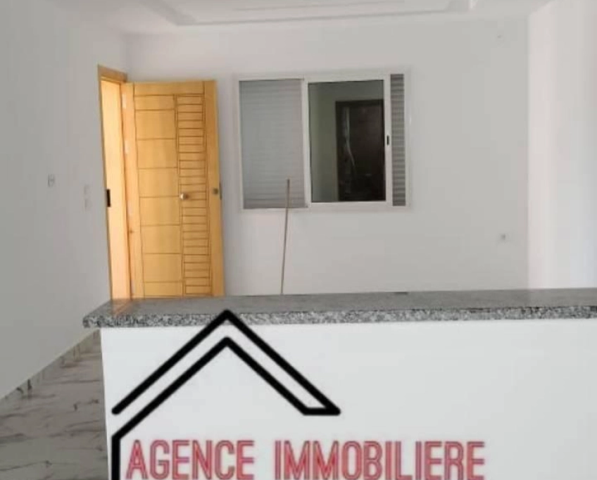 Maison indépendante première main près de la plage sableuse