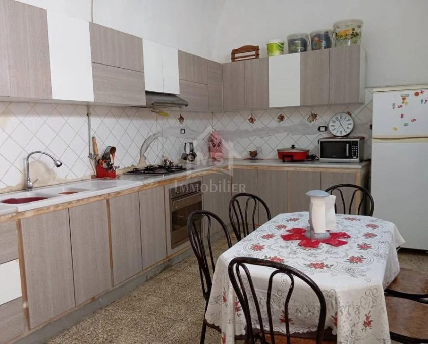 Maison arabesque s+5 à vendre à korba 51355351