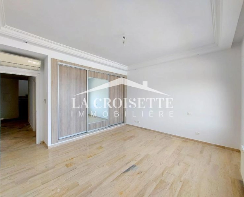 Triplex s4 vue sur mer à la marsa ztrl0108