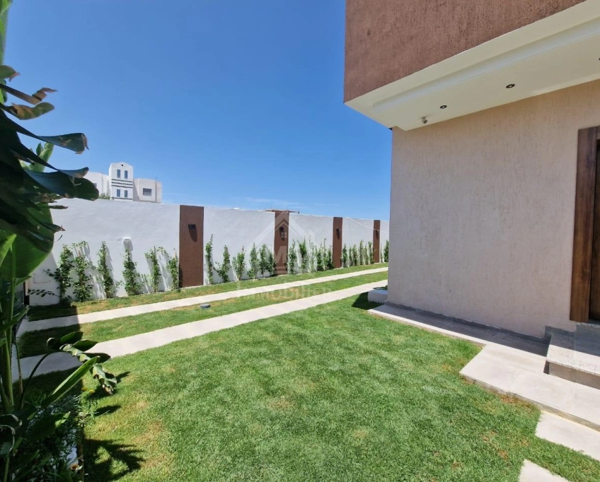 Un duplex s+5 avec piscine à hammamet sud à vendre 51355351