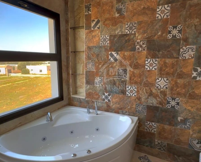 Villa s+4 toute neuve avec grand jardin à vendre à hammamet sud 51355351