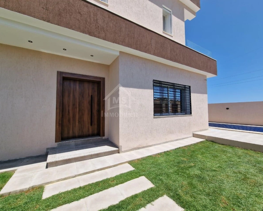 Un duplex s+5 avec piscine à hammamet sud à vendre 51355351